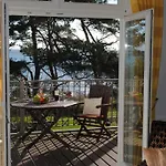 Panorama-Meerblick in der Villa Atlantic mit Strandkorb am Strand