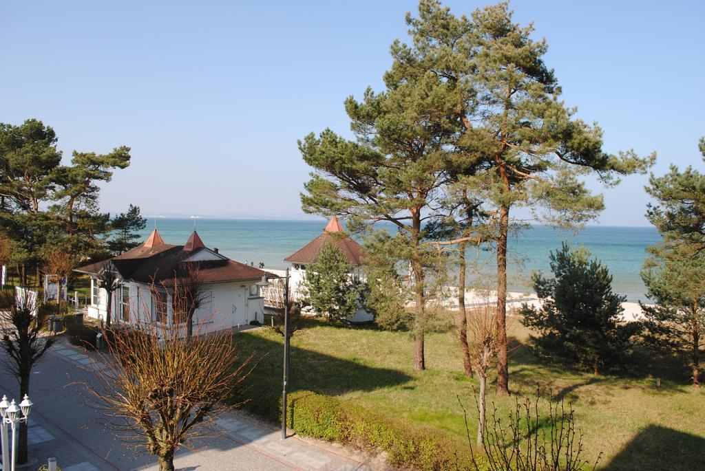 Panorama-meerblick In Der Atlantic Mit Strandkorb Am Ostseebad Binz